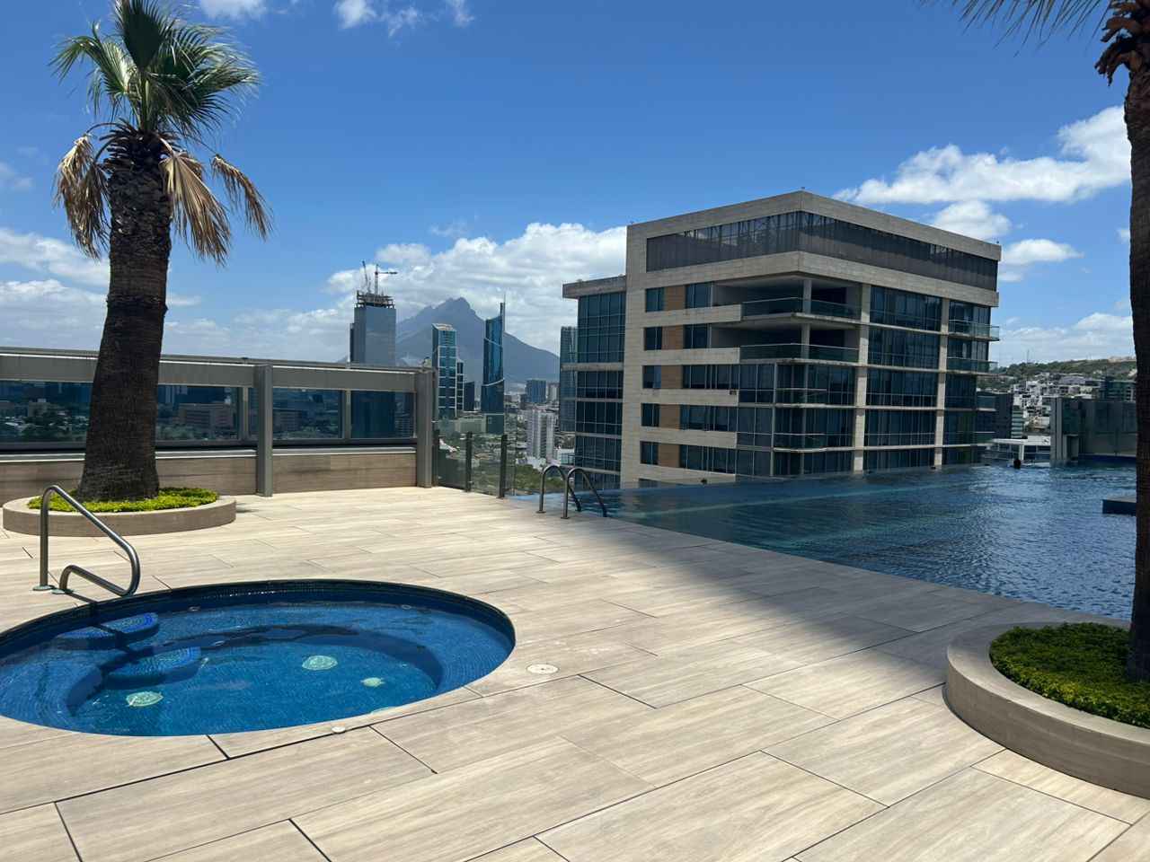 Departamento Renta Amueblado – Torre KOI, San Pedro Garza García, N.L.
